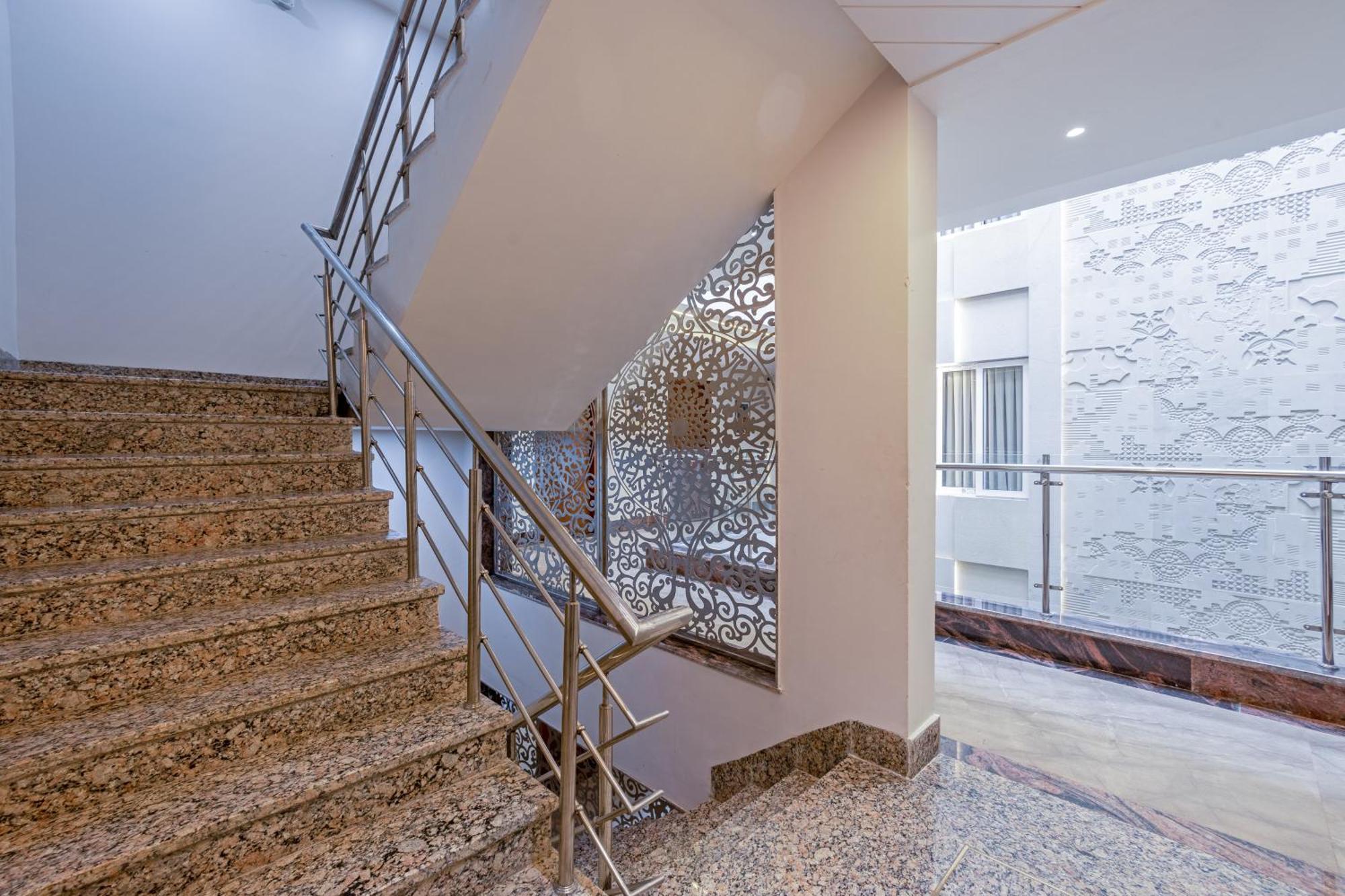 ניו דלהי Hotel Ginger Palace Delhi Airport מראה חיצוני תמונה